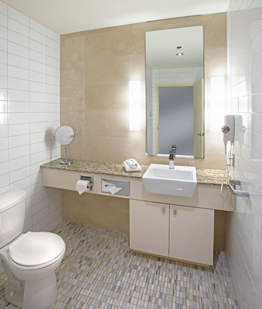 Le Square Phillips Hotel & Suites Монреаль Экстерьер фото